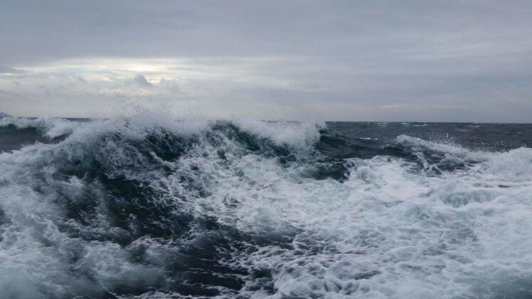 Large waves on rough seas.